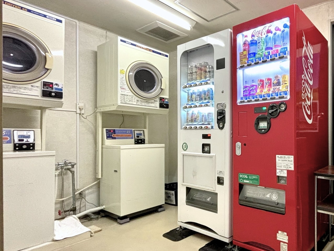 3階　コインランドリー・自動販売機